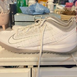 Nike alpha hurache size 7.5 turf cleats never worn